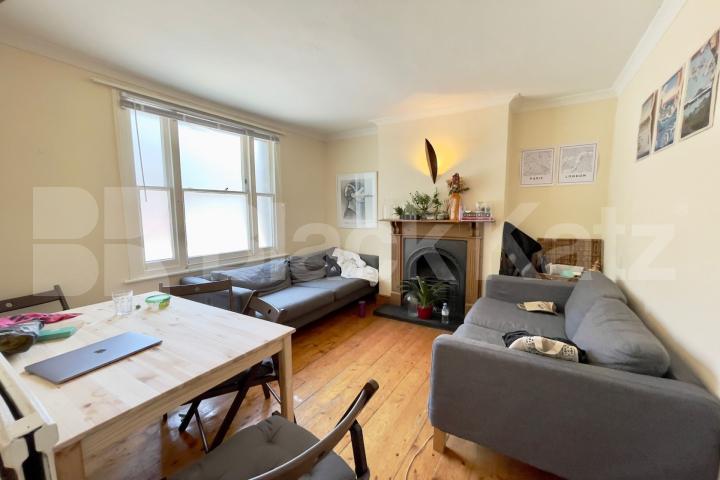 Georgian house,two bathrooms, charming patio garden & highly desirable address  Henshaw Street, Elephant and Castle/Borough